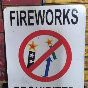 Panneau De Rue Et Parc De Ville Americaine Fireworks Prohibited 76x61cm 1