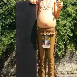 Statue à taille réelle en résine et fibre de verre Indien avec ardoise porte-menu Taille 1.70m