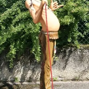 Statue à taille réelle en résine et fibre de verre Indien avec ardoise porte-menu Taille 1.70m