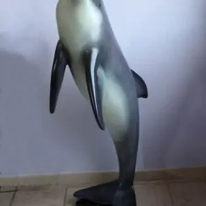 Moulage résine d'un élégant dauphin en train de bondir hors de l'eau