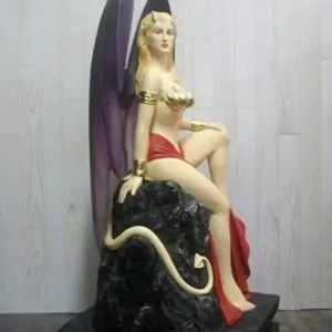 Statue d'une Diablesse sexy assise