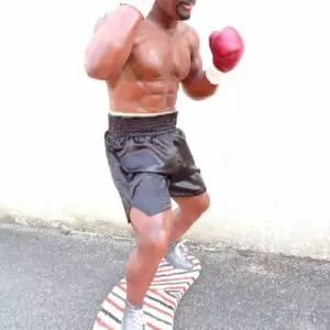 Boxeur en action. Belle statue de Mike Tyson