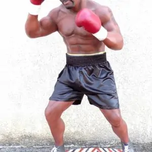 Boxeur en action. Belle statue de Mike Tyson