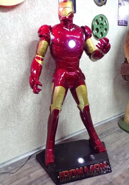 Avengers - statue taille réelle iron man (eclairage led et base