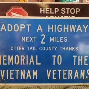 panneau de signalisation routiere americain adopt a highway next 2 miles memorial to the vietnam veterans 76x122cm