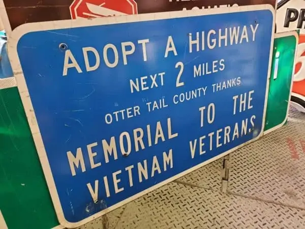 panneau de signalisation routiere americain adopt a highway next 2 miles memorial to the vietnam veterans 76x122cmm 1
