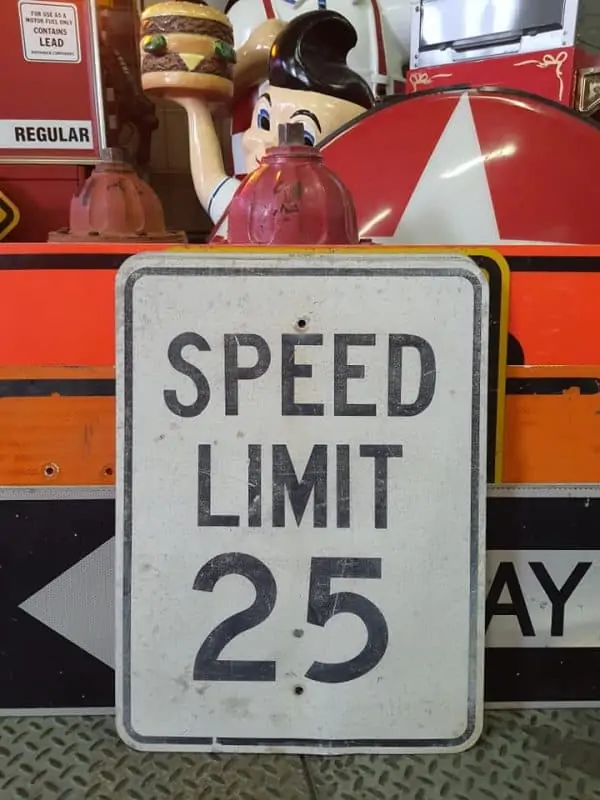 panneau routier americain de limitation de vitesse speed limit 25cracked 46x61cm