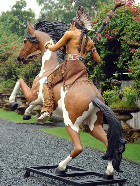 Western - Statue d'Indien sur son cheval cabré