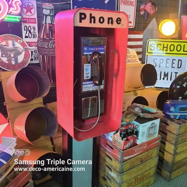 payphone vintage de rue américain authentique avec cabine provenance californie