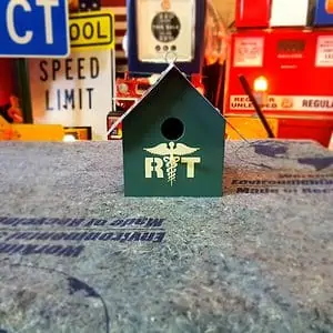 cabane à oiseaux avec plaque d'immatriculation américaine firefighters minnesota (copie)