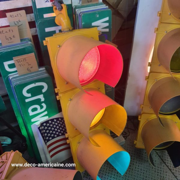 feu tricolore américain à 3 voies avec fixation plafond et câblé 125cm jaune (copie)
