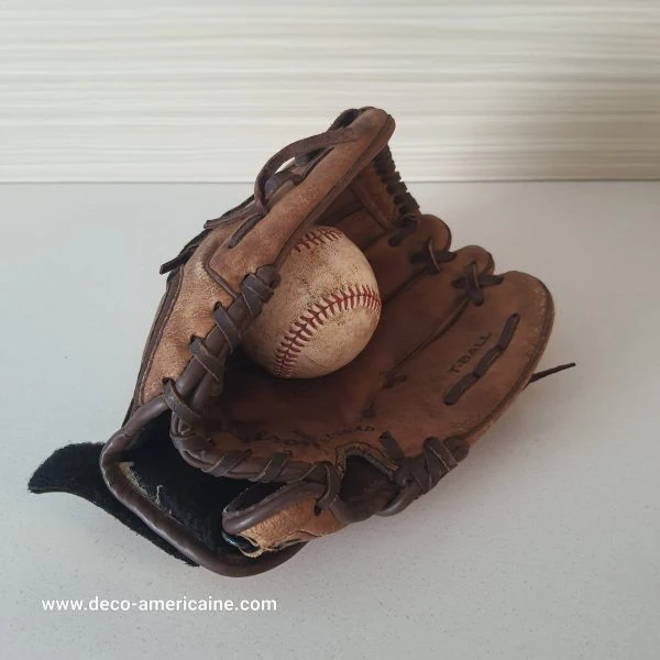 gant de baseball "wilson" vintage en cuir avec sa balle "officielle"