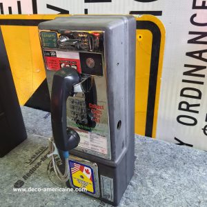 téléphone payphone américain de rue avec monnayeur et stickers 