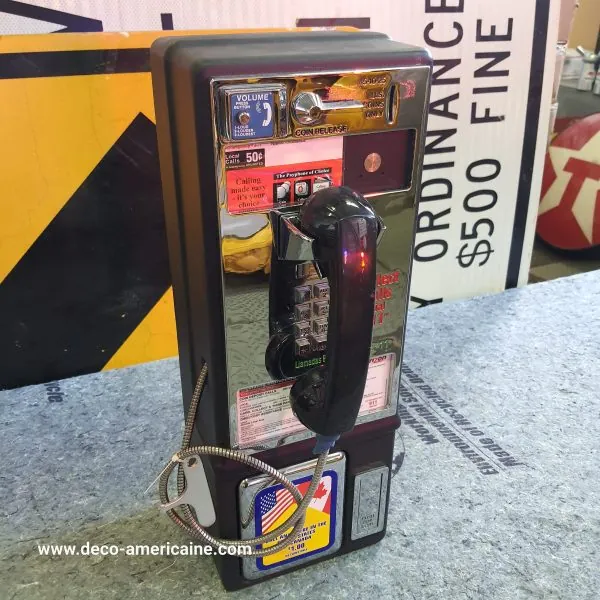 téléphone payphone américain de rue avec monnayeur et stickers (copie)