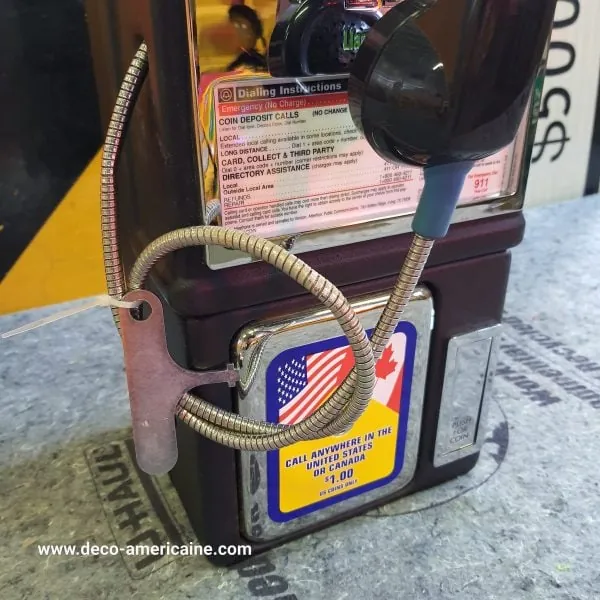 téléphone payphone américain de rue avec monnayeur et stickers p