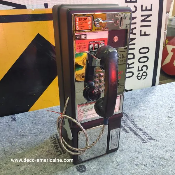 téléphone payphone américain de rue avec monnayeur et stickers q