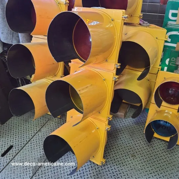 feu tricolore américain à 3 voies avec câblé 110cm jaune (copie)