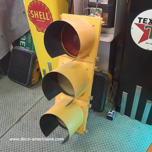 feu tricolore américain à 3 voies avec câblé 110cm jaune (copie)