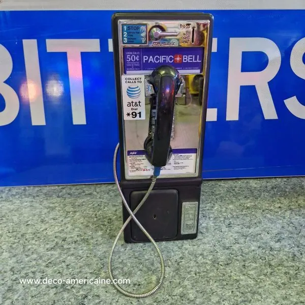 téléphone payphone américain de rue avec monnayeur et stickers (copie)