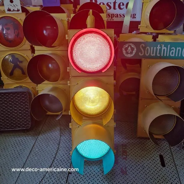 feu tricolore américain à 3 voies avec fixation plafond et câblé 125cm jaune (copie)