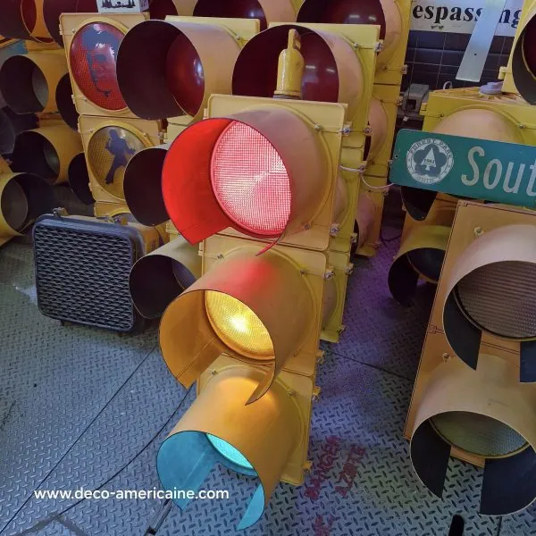 feu tricolore américain à 3 voies avec fixation plafond et câblé 125cm jaune (copie)