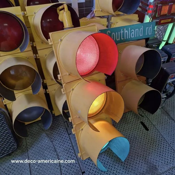 feu tricolore américain à 3 voies avec fixation plafond et câblé 125cm jaune (copie)
