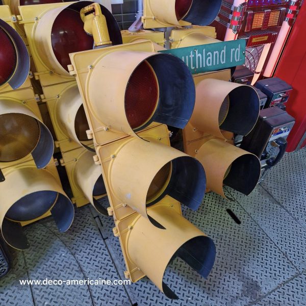 feu tricolore américain à 3 voies avec fixation plafond et câblé 125cm jaune (copie)