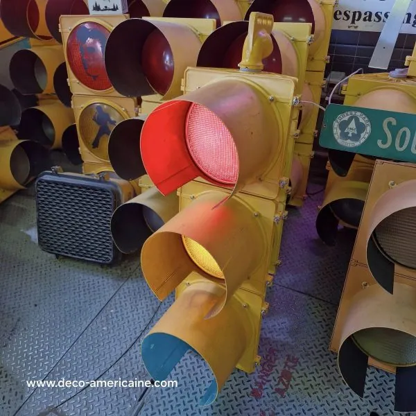 feu tricolore américain à 3 voies avec fixation plafond et câblé 125cm jaune (copie)