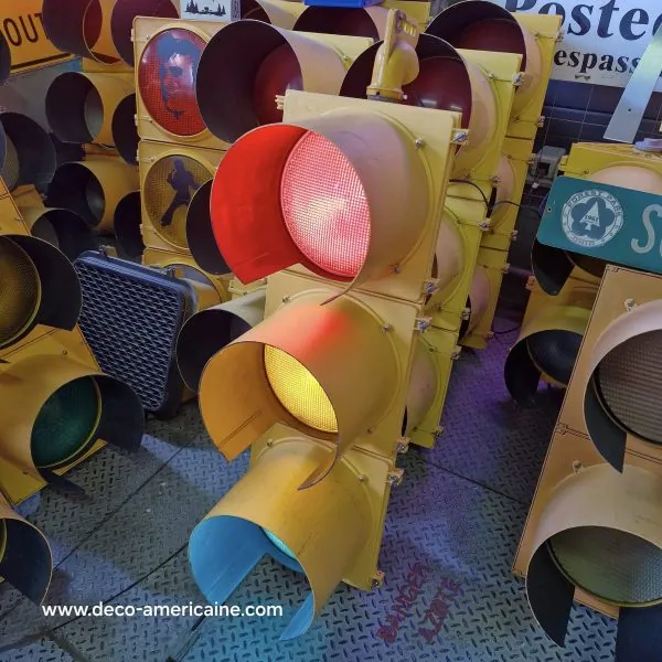 feu tricolore américain à 3 voies avec fixation plafond et câblé 125cm jaune (copie)