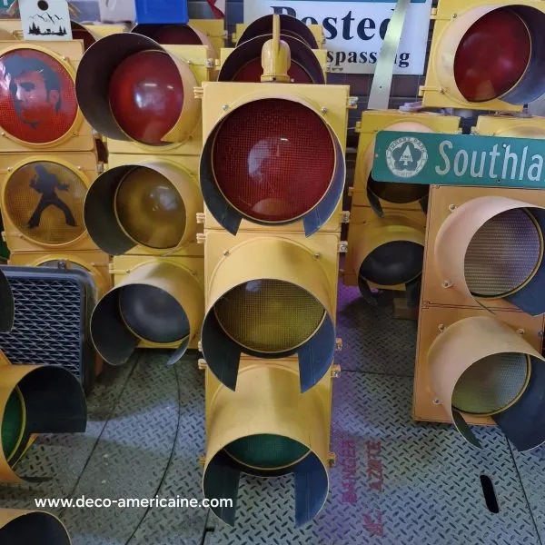 feu tricolore américain à 3 voies avec fixation plafond et câblé 125cm jaune (copie)