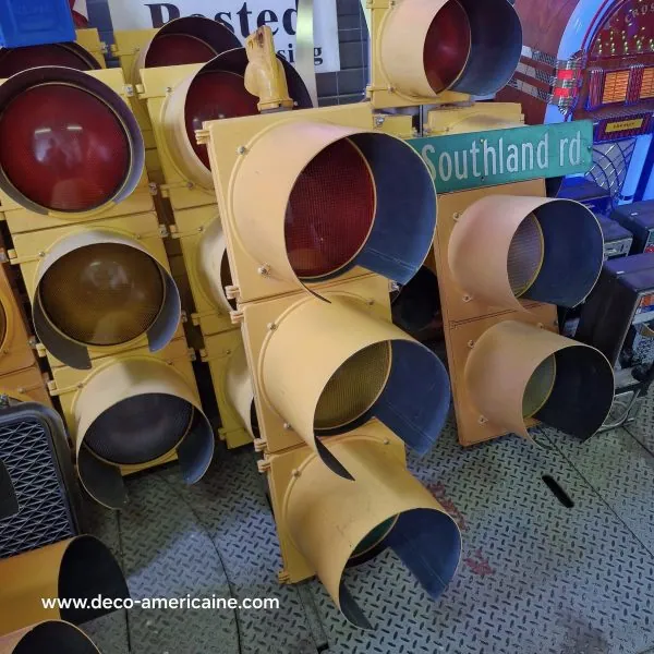 feu tricolore américain à 3 voies avec fixation plafond et câblé 125cm jaune (copie)